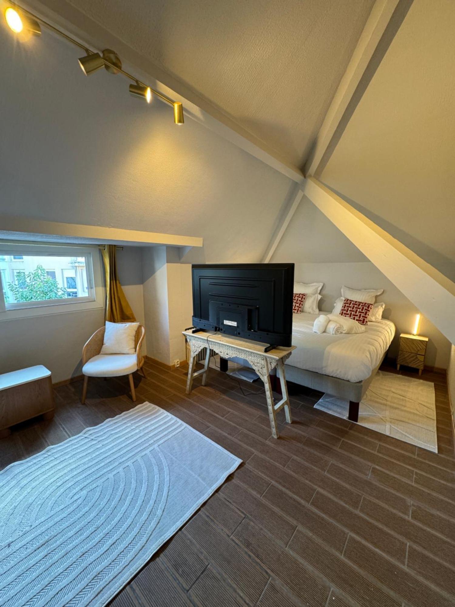 Erawan Boutique Hotel Évreux Extérieur photo