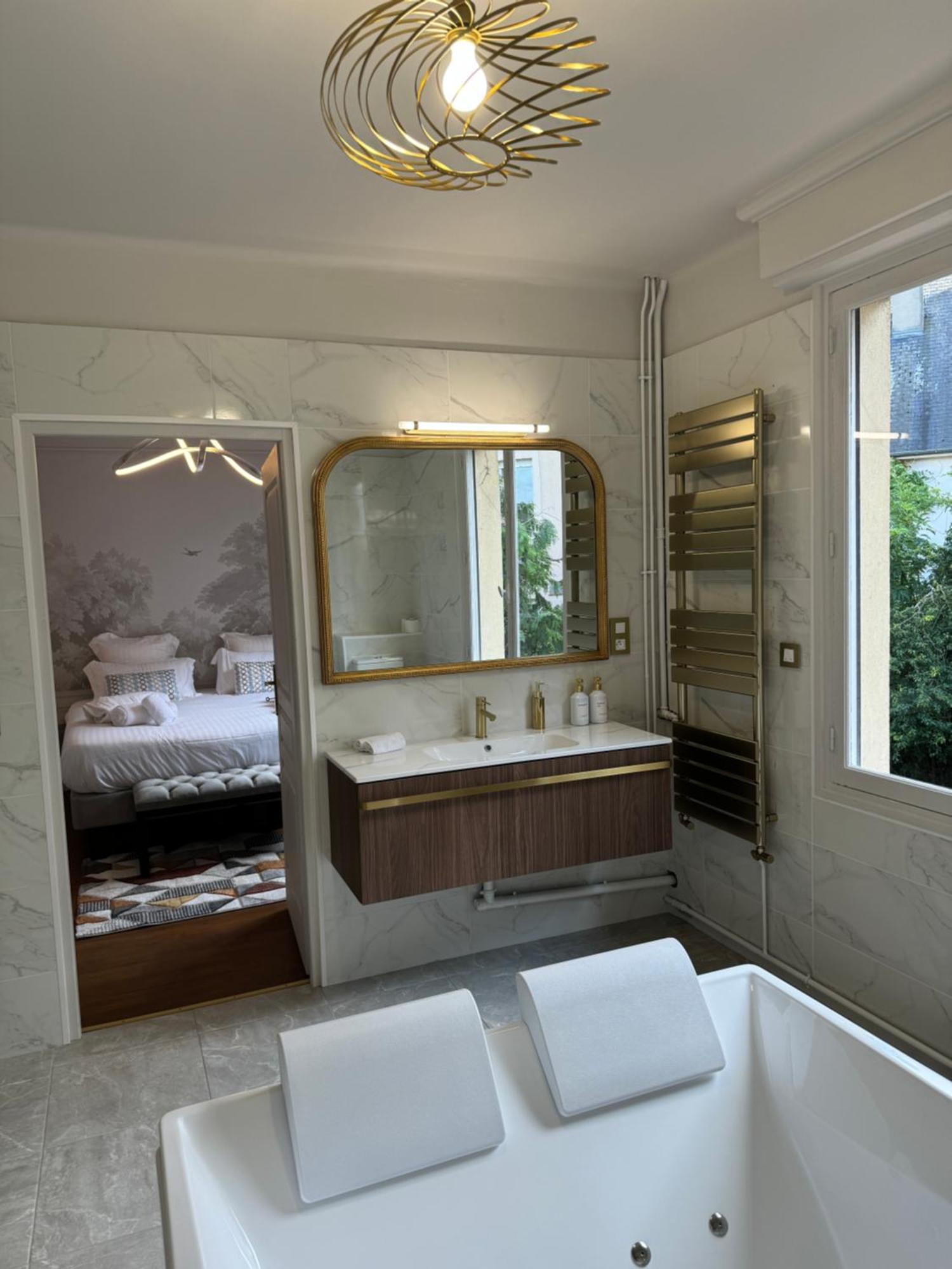 Erawan Boutique Hotel Évreux Extérieur photo