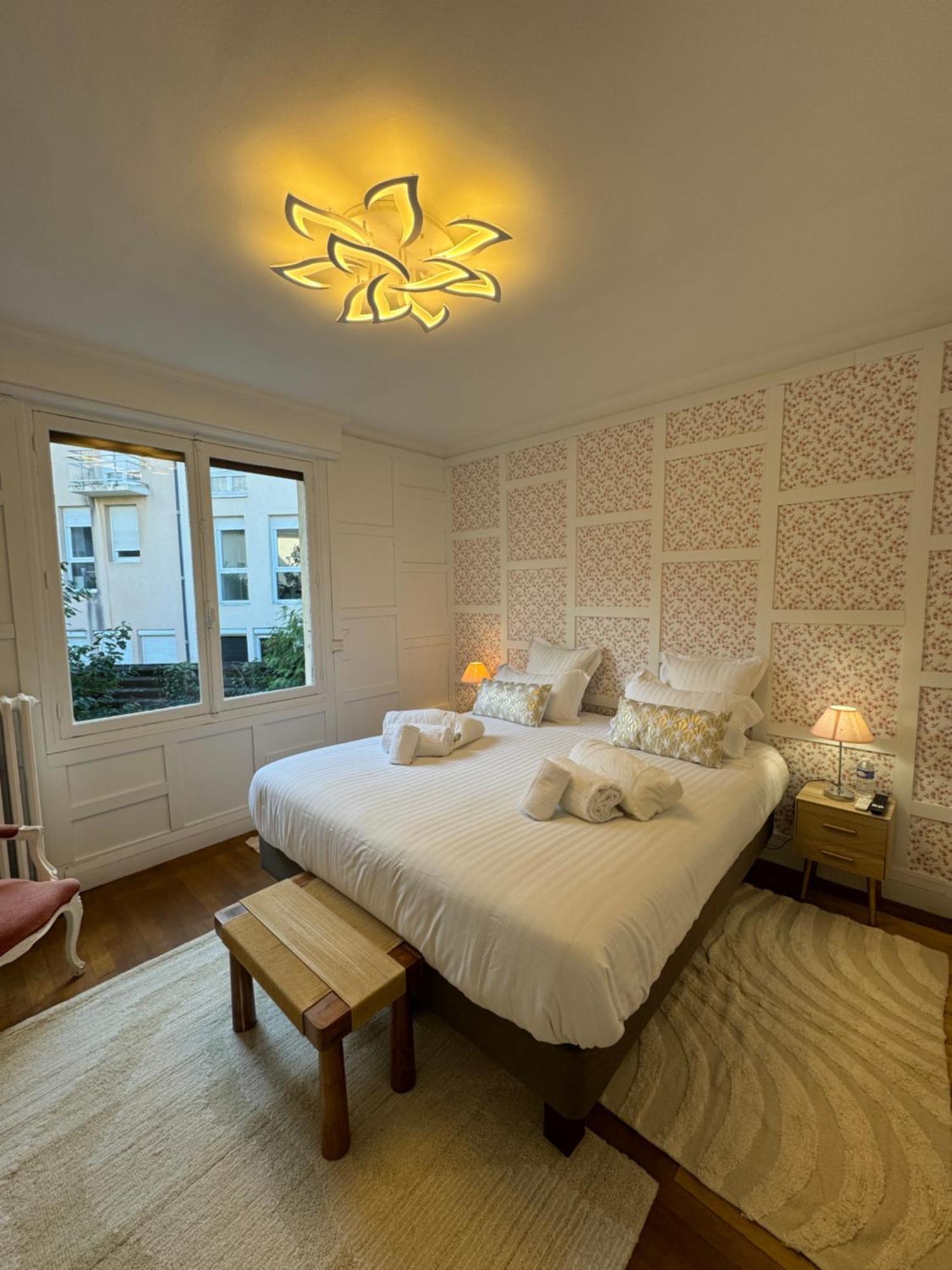 Erawan Boutique Hotel Évreux Extérieur photo