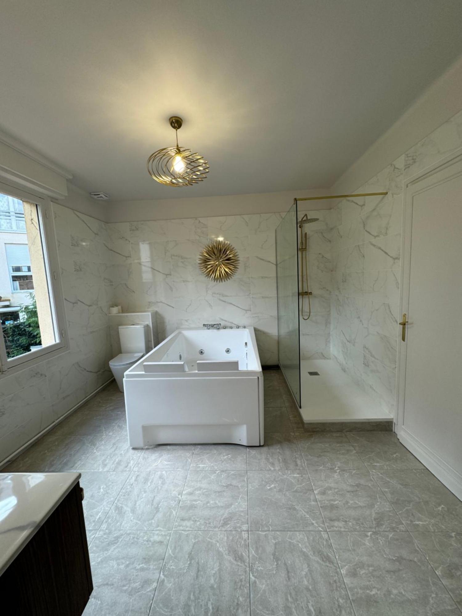Erawan Boutique Hotel Évreux Extérieur photo