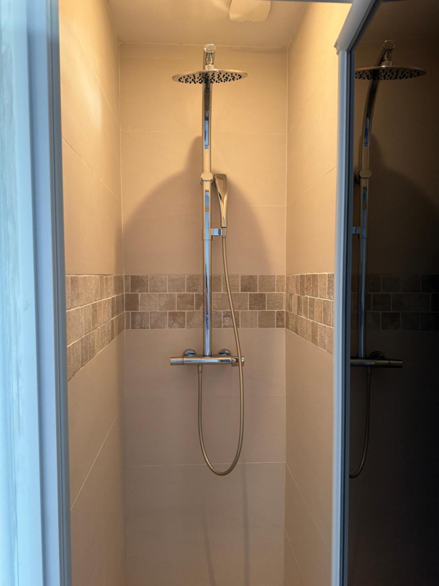 Erawan Boutique Hotel Évreux Extérieur photo