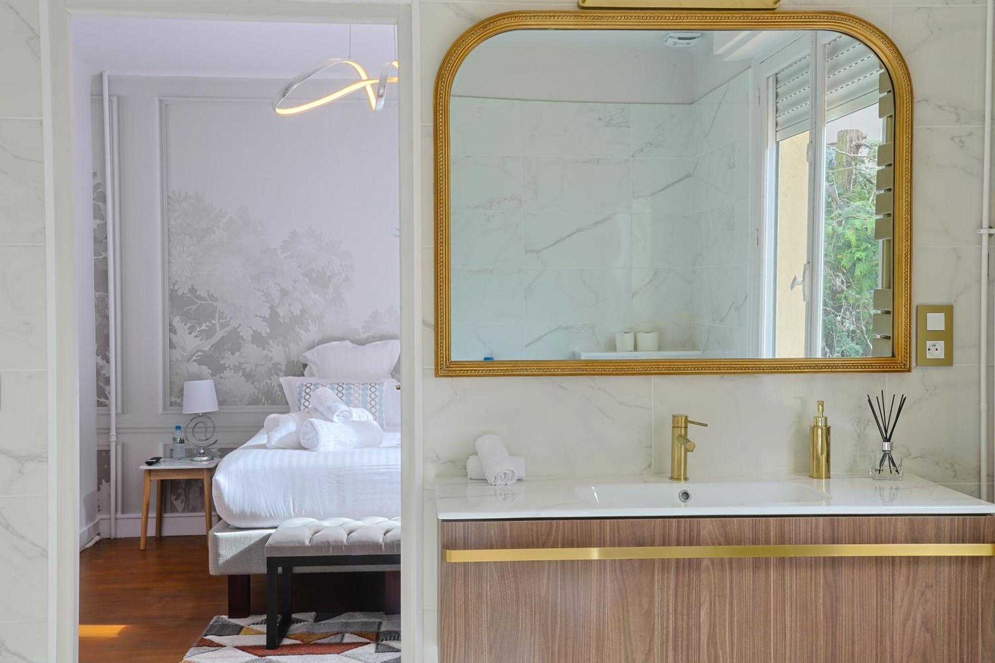 Erawan Boutique Hotel Évreux Extérieur photo