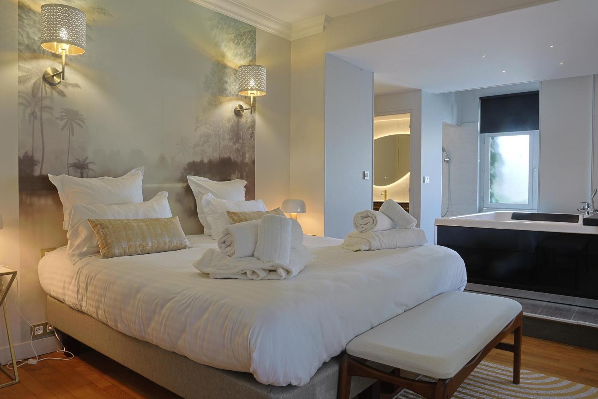 Erawan Boutique Hotel Évreux Extérieur photo